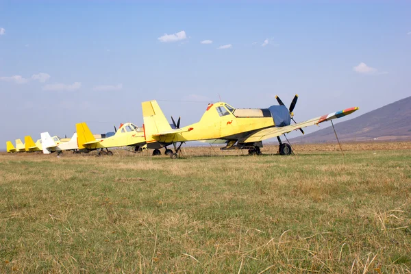 Эскадрилья сельскохозяйственных самолётов — стоковое фото