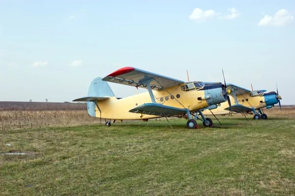 Grandes aeronaves agrícolas y de extinción — Foto de Stock