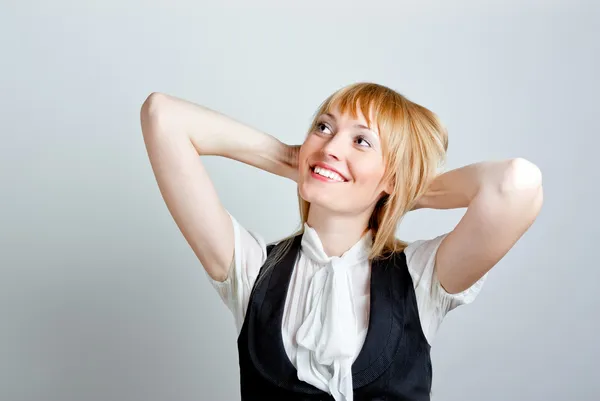 Portret van schattige jonge zakelijke vrouw die lacht — Stockfoto