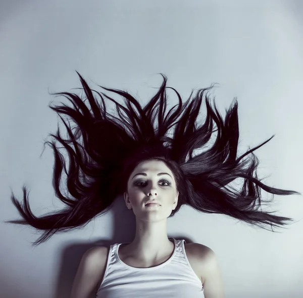 Junge schwarze Haare Frauenporträt — Stockfoto