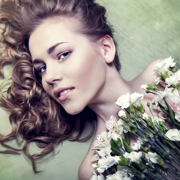 Sensual girl with flowers — Stock Photo, Image