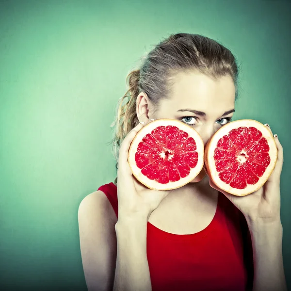 Portré, fiatal, vonzó nő, grapefruit — Stock Fotó