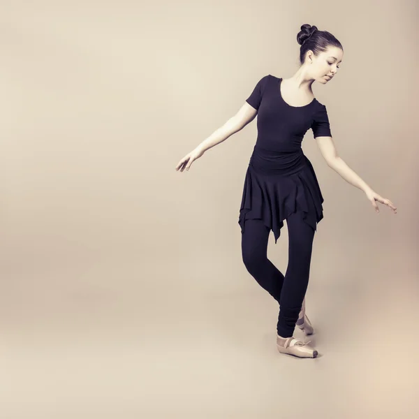 Bailarina de ballet profesional —  Fotos de Stock