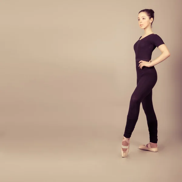 Young caucasian brunette ballerina girl — Stock Photo, Image