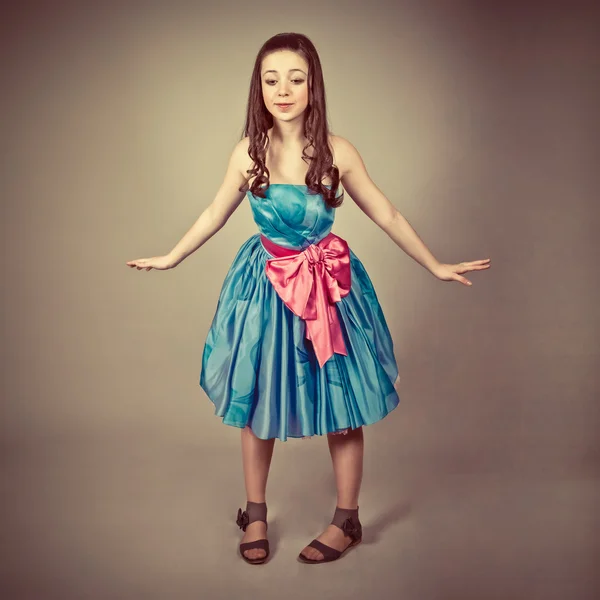 一个可爱的小女孩的肖像打扮成公主 — 图库照片