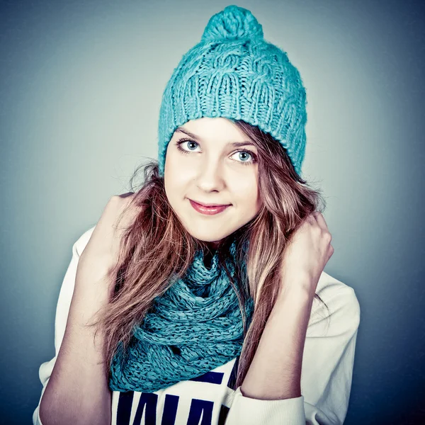 Krásný teenager v zimní oblečení — Stock fotografie