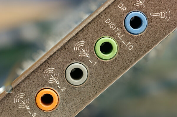 Звуковая карта задней панели
