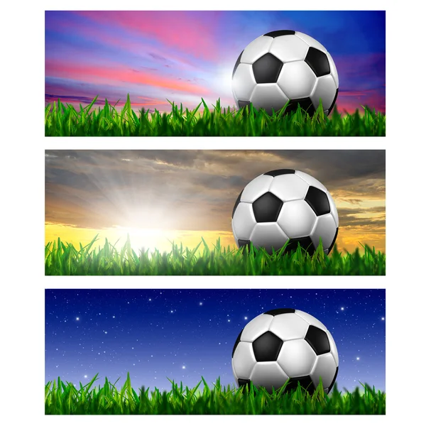 タイムラインのカバー (比 851 x 315) - 緑の芝生でサッカー — ストック写真