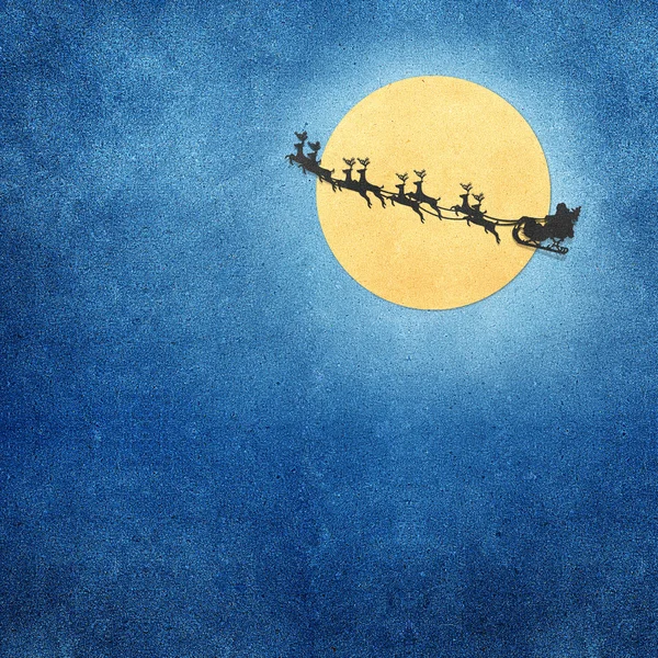 Santa Claus en trineo con ciervos y luna papel reciclado — Foto de Stock
