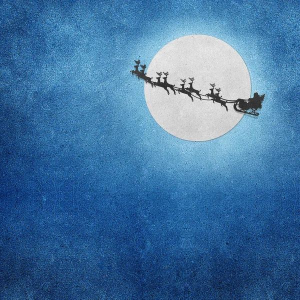 Άγιος Βασίλης στο έλκηθρο με ελάφια και φεγγάρι ανακυκλωμένο Χαρτοκοπτική — Φωτογραφία Αρχείου