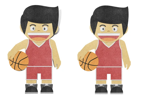 Gazeteci çocuk (basketbolcu) geri dönüştürülmüş kağıt el sanatları — Stok fotoğraf