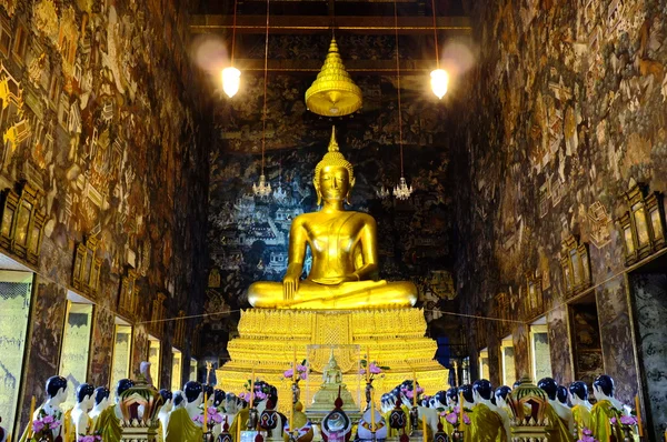 Boeddha beeld in wat sutud, bangkok, thailand. — Stockfoto