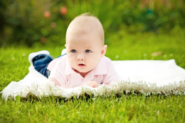 Baby laying on grass — Stock Photo, Image