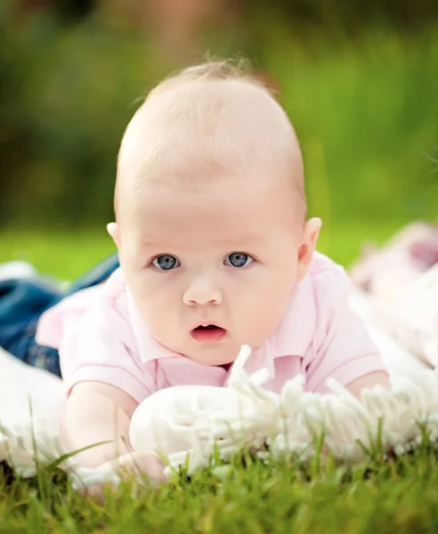 Dítě na ručník — Stock fotografie