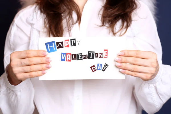 Cartão feliz dia dos namorados em mãos de anjo — Fotografia de Stock
