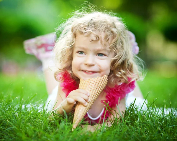 Dítě má piknik — Stock fotografie