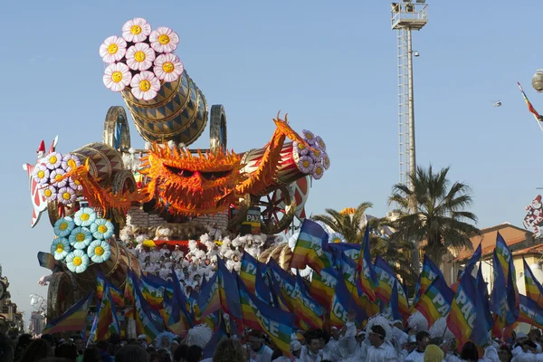 Viareggio, İtalya geçit töreni alegorik savaş arabası