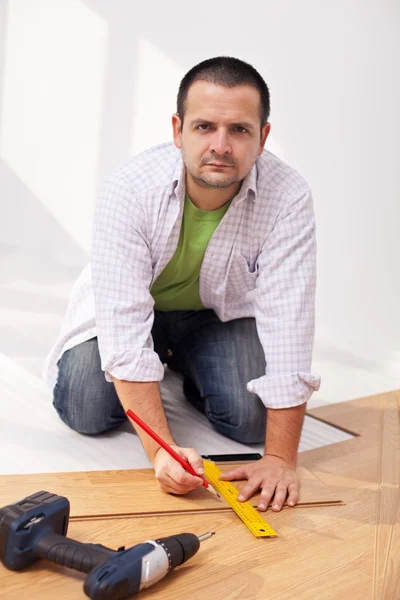 Home improvement - laying laminate flooring — Stock Photo, Image