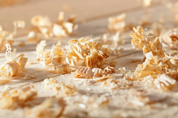 Wooden shavings on the workbench — Stock Photo, Image