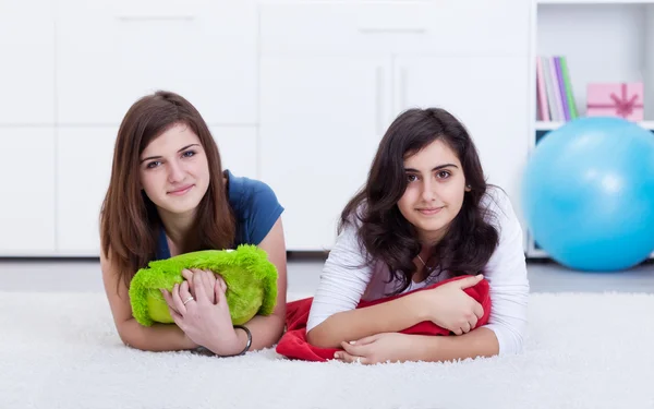 Amigo adolescente em casa - meninas — Fotografia de Stock