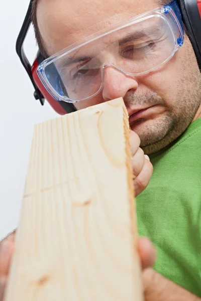 Woodwork - checking linearity — Stock Photo, Image