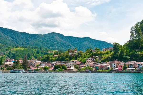 parapat alanında, sumatra göl toba