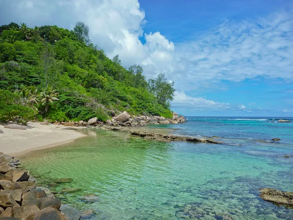 Beach on Praslin island, Seychelles — Stock Photo, Image