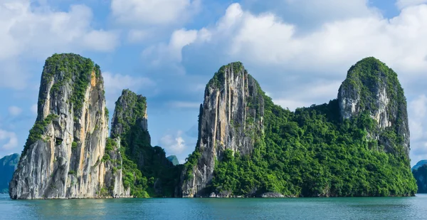 Islands in Halong Bay — Stock Photo, Image
