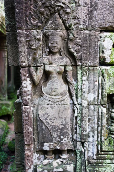 Apsara veistetty Bayonin temppelin seinään — kuvapankkivalokuva
