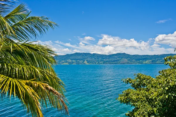 Pohled na jezero toba na Sumatře — Stock fotografie