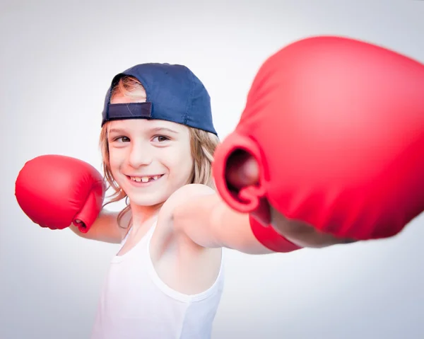 Fuerte niño boxeo — Foto de Stock