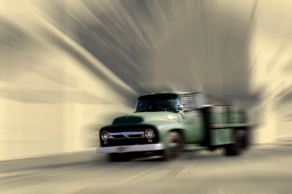 Régi teherautó mozgás — Stock Fotó
