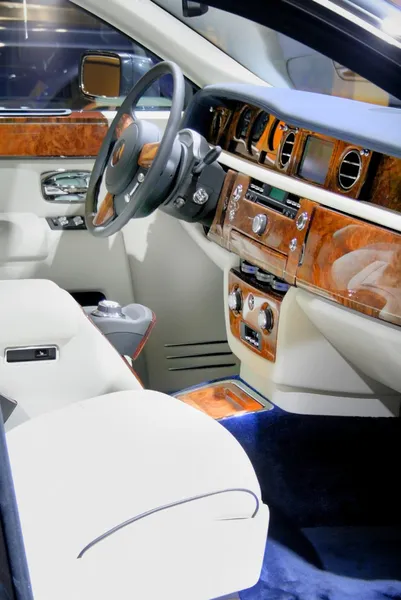 Interiores de lujo en coche — Foto de Stock