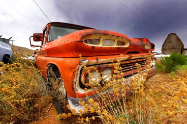 Old abandoned car clipart