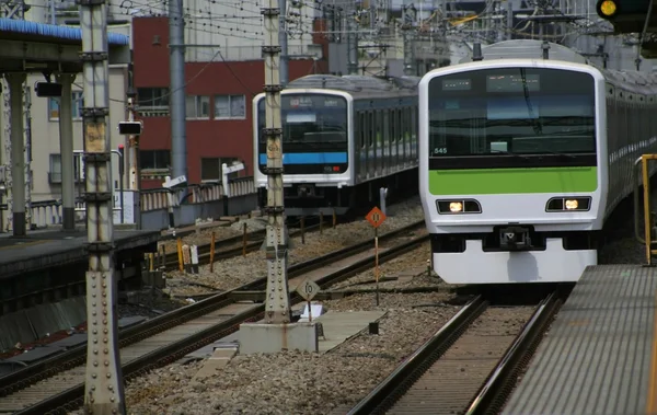 Züge in Tokio — Stockfoto