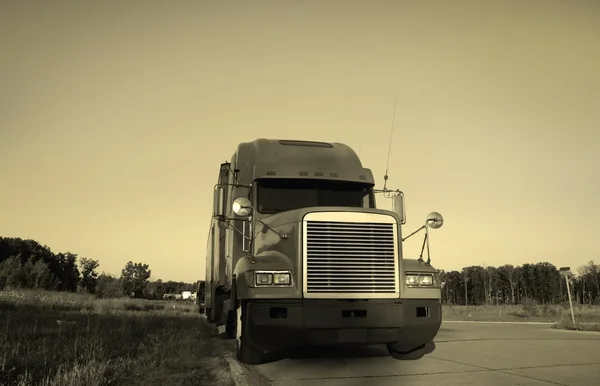 Semi-vrachtwagen — Stockfoto