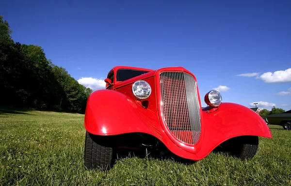 Röd vintage bil — Stockfoto