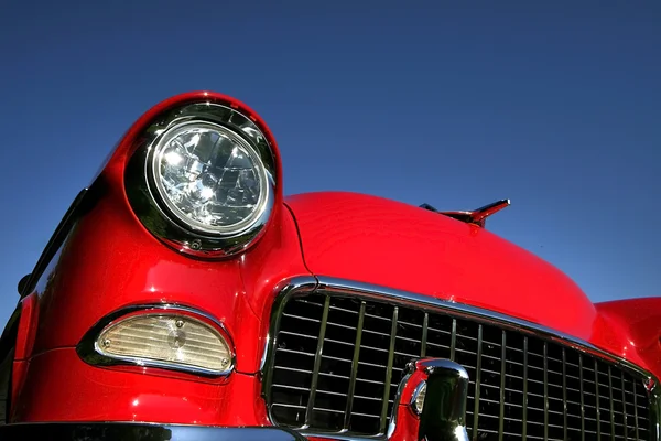 Röda klassiska bilen — Stockfoto