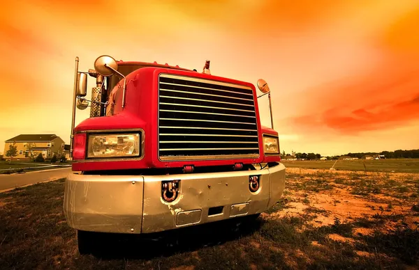 Червоний вантажівка — стокове фото