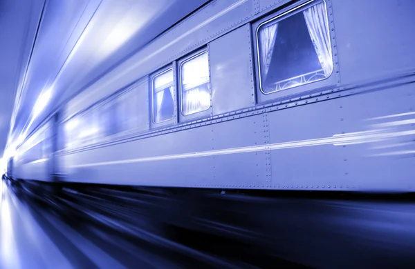 Hızlı hareket eden bir trenin — Stok fotoğraf