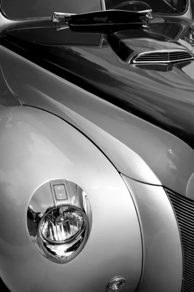 Lámpara frontal de un coche clásico — Foto de Stock