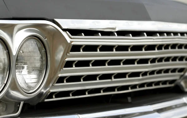 Close-up shot van auto grill — Stockfoto