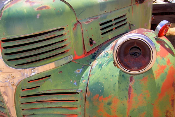 Caminhão rústico velho — Fotografia de Stock