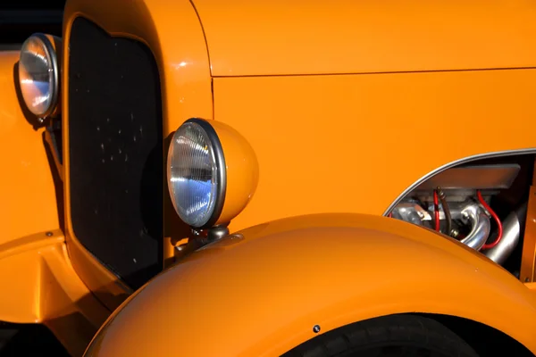Orange klassisk bil — Stockfoto