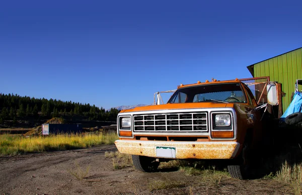 Старий сільський вантажівок — стокове фото