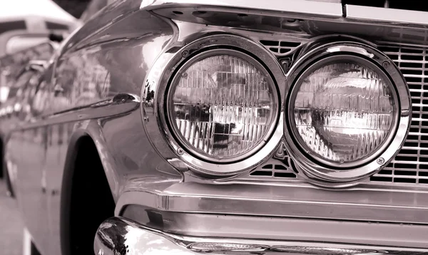 Luzes de cabeça de carro clássico — Fotografia de Stock