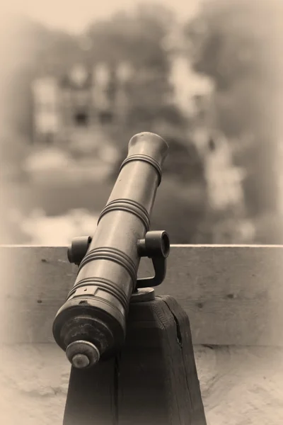 古い大砲のシューティング ゲーム — ストック写真