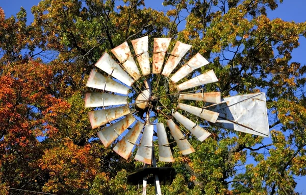 Осенняя мельница — стоковое фото