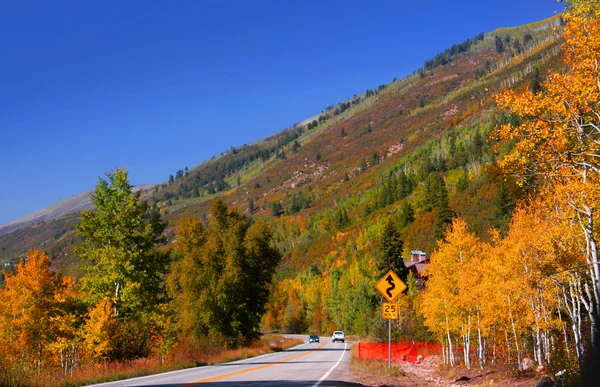 風光明媚な秋のドライブ — ストック写真