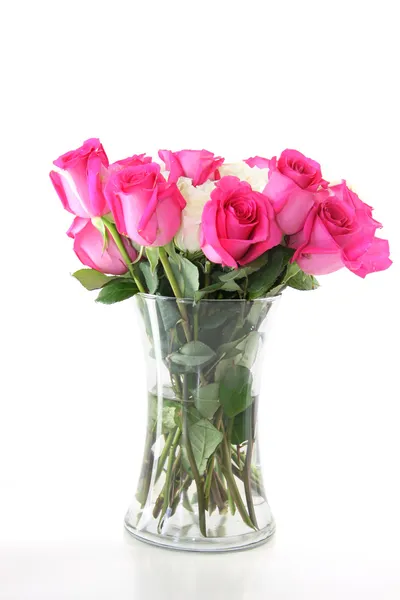Vaso di fiori di rosa — Foto Stock
